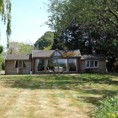 Idyllic Log Cabin Near Stratford Upon Avon מראה חיצוני תמונה