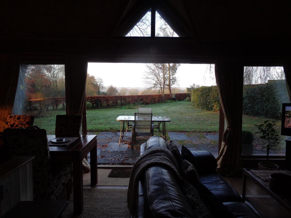 Idyllic Log Cabin Near Stratford Upon Avon מראה חיצוני תמונה